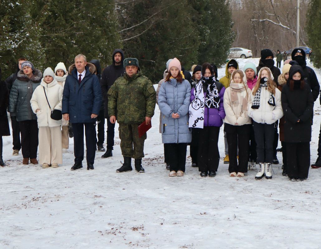 В память о неизвестных воинах.