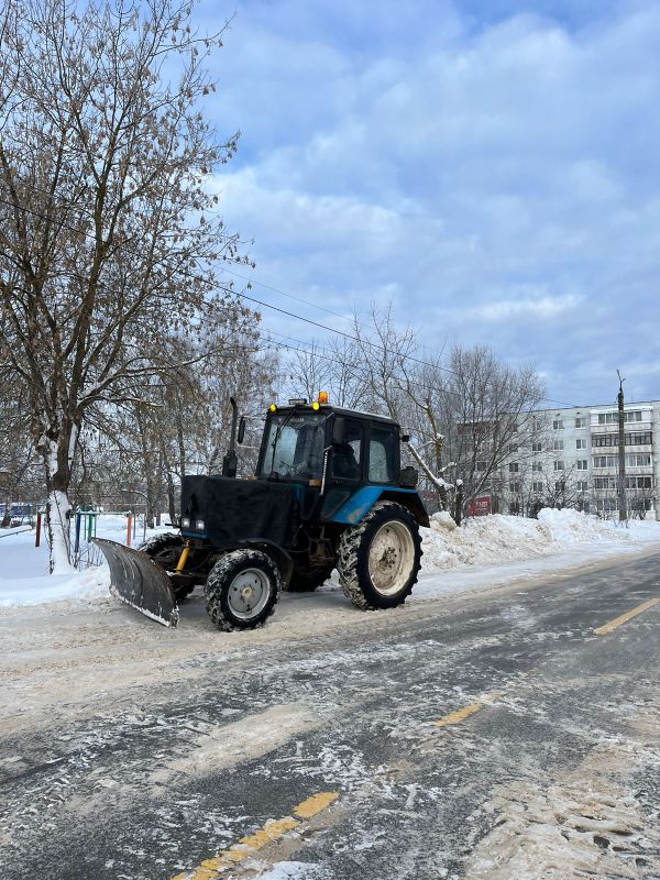 В городе продолжаются текущие работы по расчистке дорог.