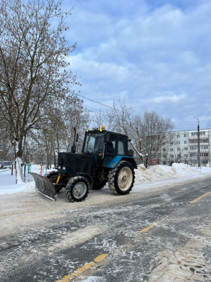 В городе продолжаются текущие работы по расчистке дорог. В городе продолжаются текущие работы по расчистке дорог.