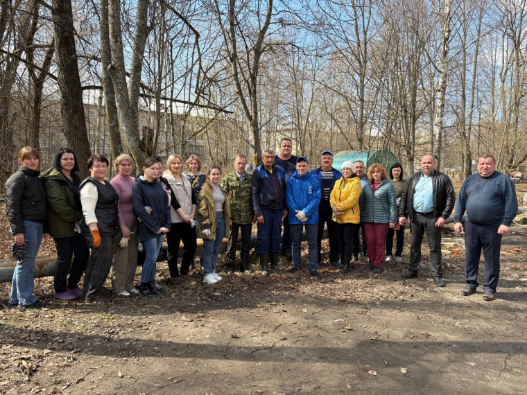 Активисты города вышли на общеобластной субботник, чтобы навести порядок. Активисты города вышли на общеобластной субботник, чтобы навести порядок.