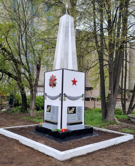 Энергетики «Россети Центр и Приволжье» в преддверии 80-летия Великой Победы обустраивают мемориалы в Ивановской области. Энергетики «Россети Центр и Приволжье» в преддверии 80-летия Великой Победы обустраивают мемориалы в Ивановской области.