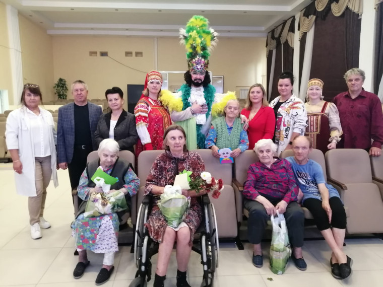 Заволжцы поздравили своих земляков. Заволжцы поздравили своих земляков.